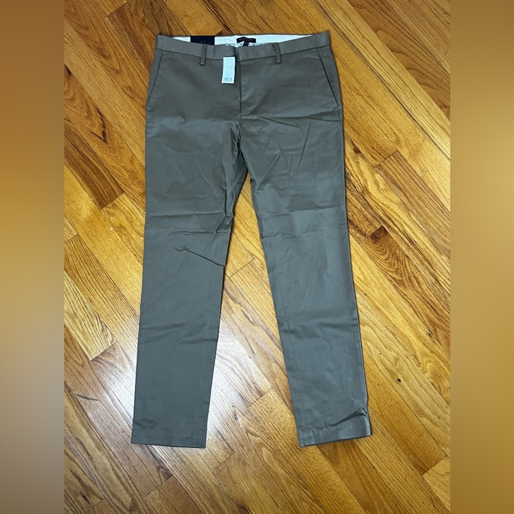 Banana Republic - Fulton Skinny Rapid Movement Chino